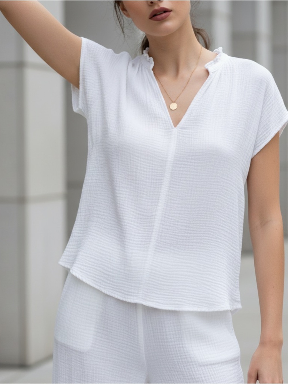 H&M White Textured Crinkle V-Neck Top | Size Small
